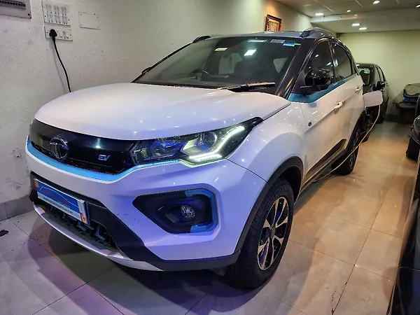 Tata Nexon EV XZ Plus LUX - Photo 3