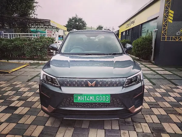 Mahindra XUV400 EL PRO 34.5 kWh Dual Tone
