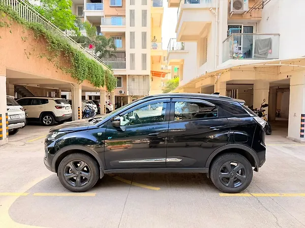Tata Nexon EV XZ Plus Dark Edition - Photo 3