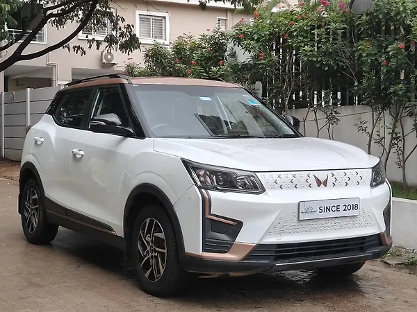 Mahindra XUV400 EL 39.4 KWH - Photo 3