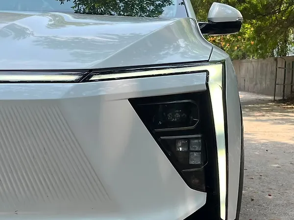 Mahindra XEV 9e Pack Two 59.0 kWh No Charger - Photo 3