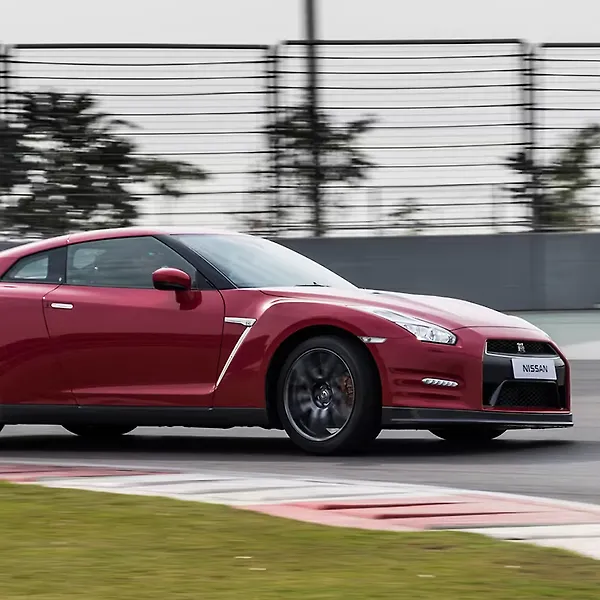 Nissan-GTR-Exterior-67725.jpg?