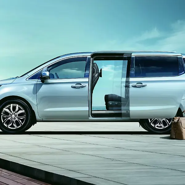 Kia Carnival To Be Available In Three Variants And Three Colours