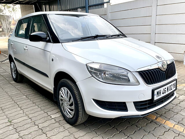 Skoda Fabia Price - Images, Colors & Reviews - CarWale