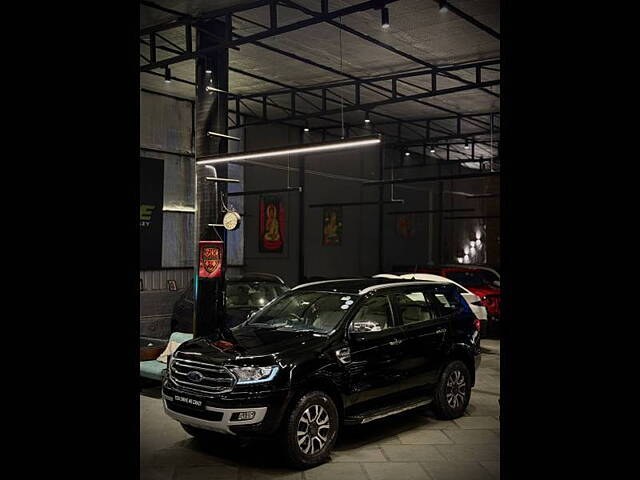 Second Hand Ford Endeavour Titanium Plus 3.2 4x4 AT in Delhi