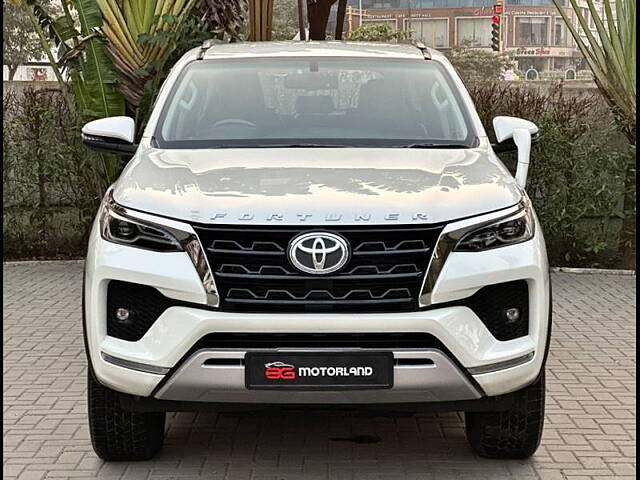 Second Hand Toyota Fortuner 4X2 MT 2.8 Diesel in Surat