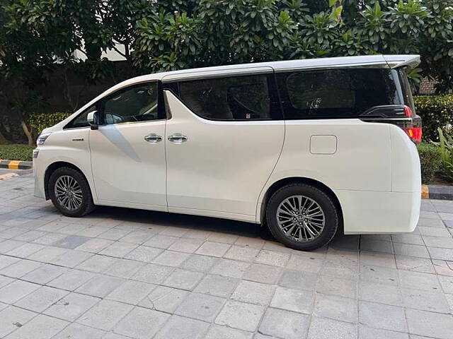 Second Hand Toyota Vellfire VIP – Executive Lounge in Delhi