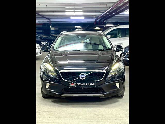 Second Hand Volvo V40 Cross Country [2016-2019] T4 Momentum in Mumbai