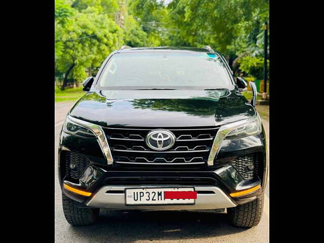 Second Hand Toyota Fortuner 4X2 MT 2.8 Diesel in Lucknow