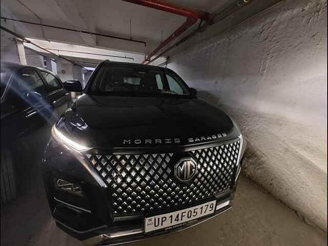 Second Hand MG Hector Plus Savvy Pro 1.5 Turbo Petrol CVT 6 STR Dual Tone in Delhi