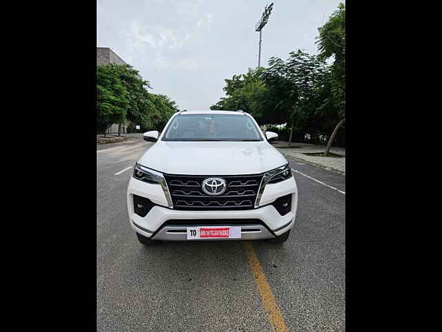 Second Hand Toyota Fortuner 4X2 AT 2.8 Diesel in Delhi