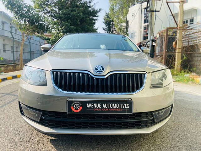 Used 2017 Skoda Octavia [2017-2021] 2.0 TDI CR Style Plus AT [2017] for  sale in Bangalore - CarWale
