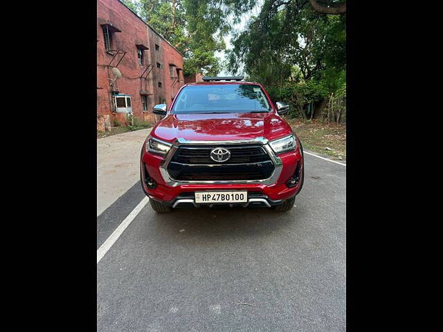 Second Hand Toyota Hilux High 4X4 AT in Delhi