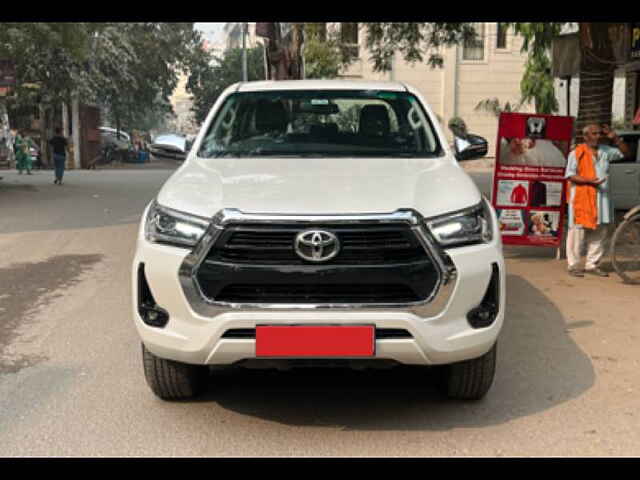 Second Hand Toyota Hilux High 4X4 AT in Delhi