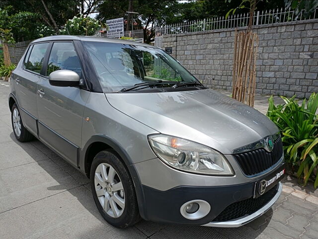 SKODA ROOMSTER black-edition Used - the parking