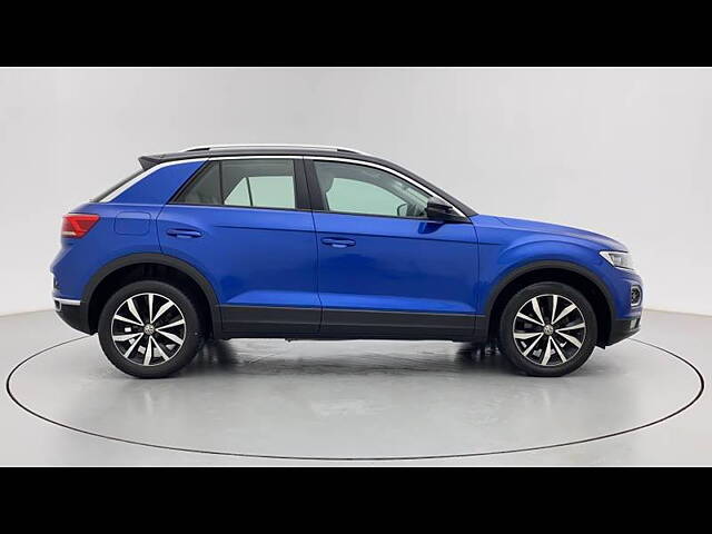 Volkswagen T-Roc Mileage (17 km/l) - T-Roc Petrol Mileage - CarWale