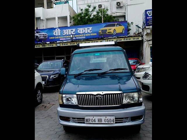 Second Hand Toyota Qualis [2002-2004] GS G1 in Bhopal