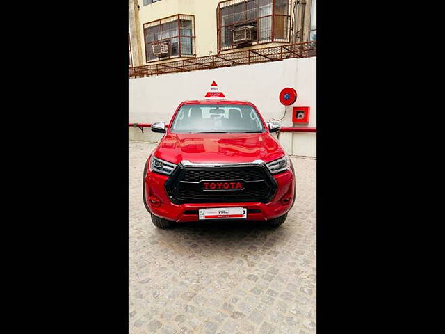 Second Hand Toyota Hilux High 4X4 AT in Delhi