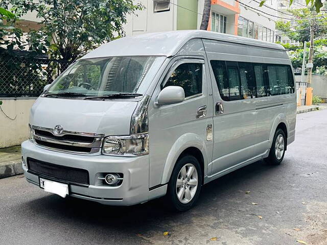 Second Hand Toyota Commuter HiAce 3.0 L in Bangalore