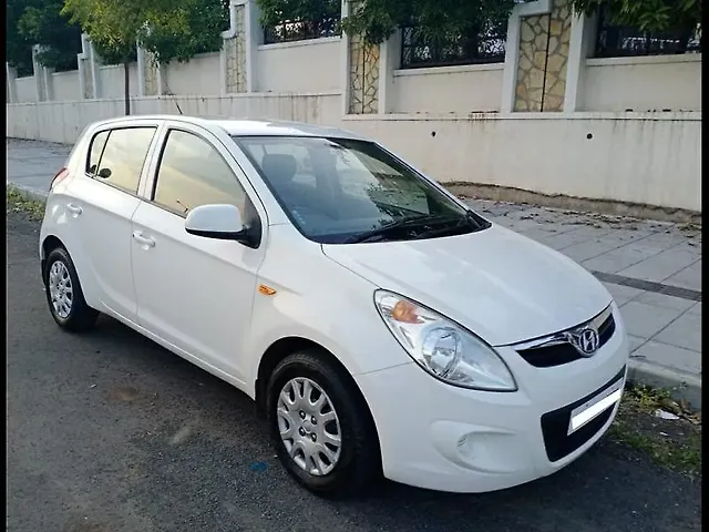 hyundai i20 2010 door speaker size