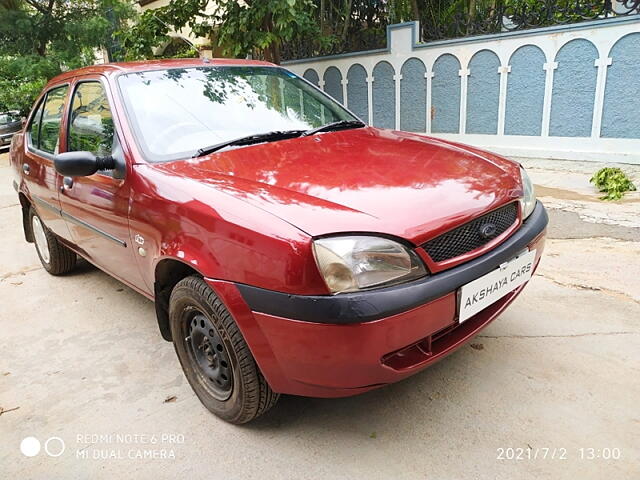  Ford Ikon 2004 usado [2003-2009] 1.3 CLXi NXt a la venta en Hyderabad por Rs.1,35,000 - CarWale