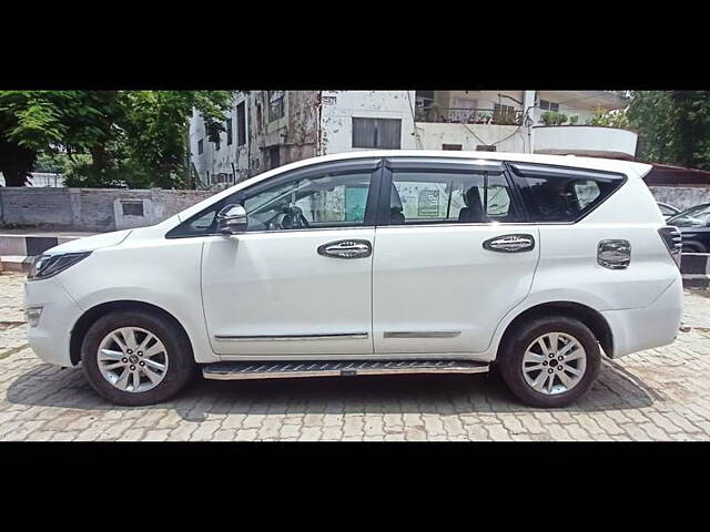 Second Hand Toyota Innova Crysta [2016-2020] 2.4 G 7 STR [2016-2017] in Kanpur