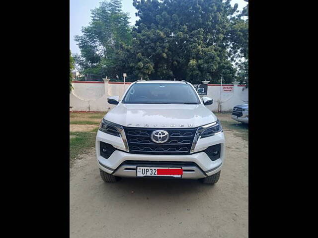 Second Hand Toyota Fortuner 4X2 MT 2.8 Diesel in Lucknow