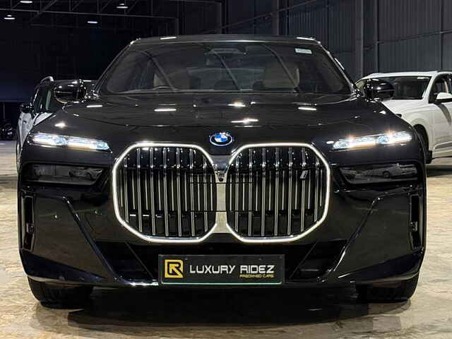 Second Hand BMW i7 xDrive60 in Hyderabad