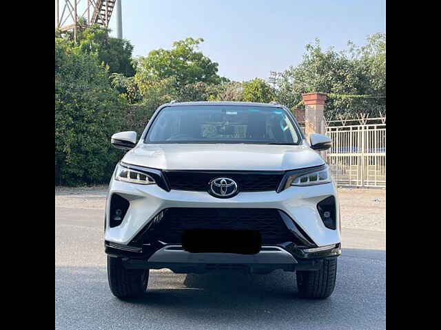 Second Hand Toyota Fortuner Legender 2.8 4X2 AT in Delhi