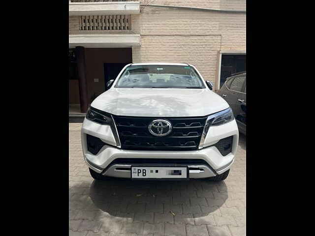 Second Hand Toyota Fortuner 4X2 AT 2.8 Diesel in Chandigarh