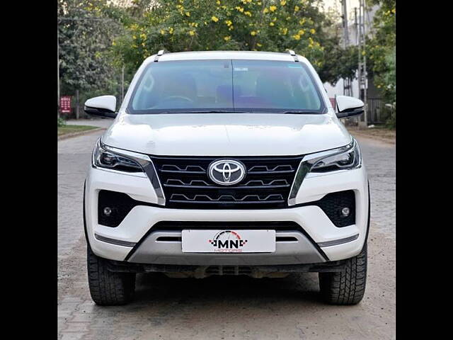 Second Hand Toyota Fortuner 4X2 AT 2.8 Diesel in Ahmedabad