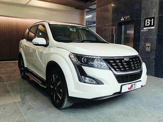 Second Hand Mahindra XUV500 W11 AT in Ahmedabad