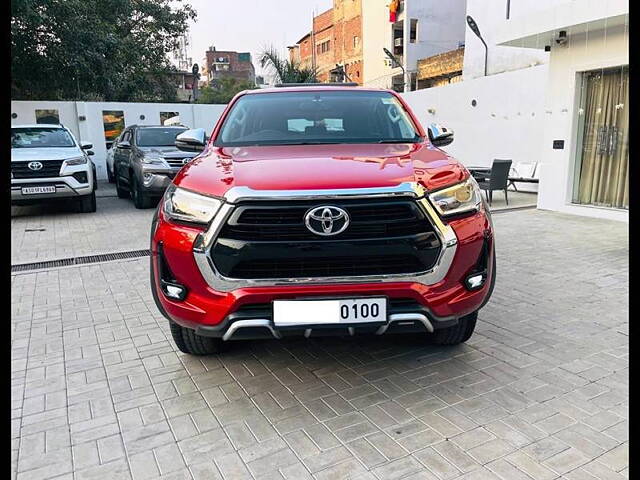 Second Hand Toyota Hilux High 4X4 AT in Delhi