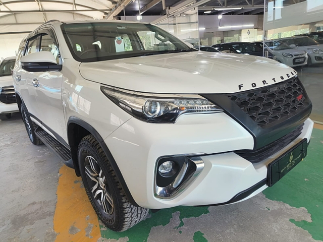 Second Hand Toyota Fortuner [2016-2021] 2.8 4x2 MT [2016-2020] in Bangalore