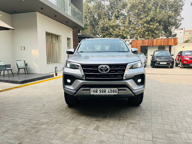 Second Hand Toyota Fortuner 4X2 AT 2.8 Diesel in Delhi