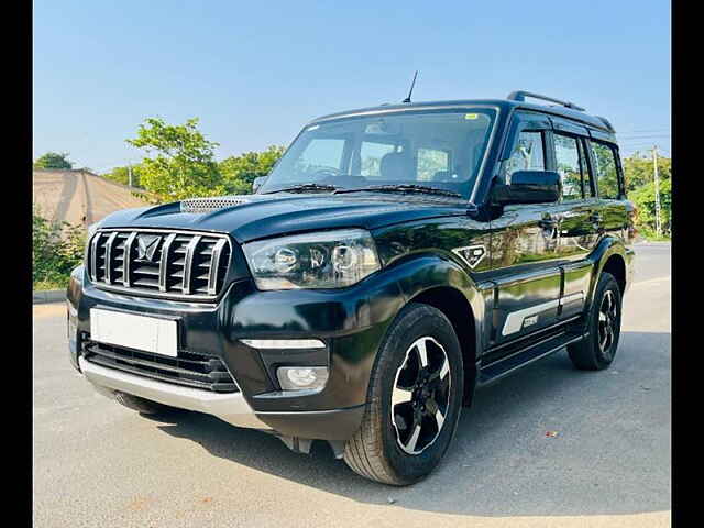 Second Hand Mahindra Scorpio S MT 7STR in Ahmedabad