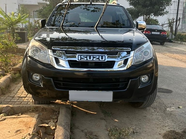 Second Hand Isuzu D-Max V-Cross 4x4 in Delhi