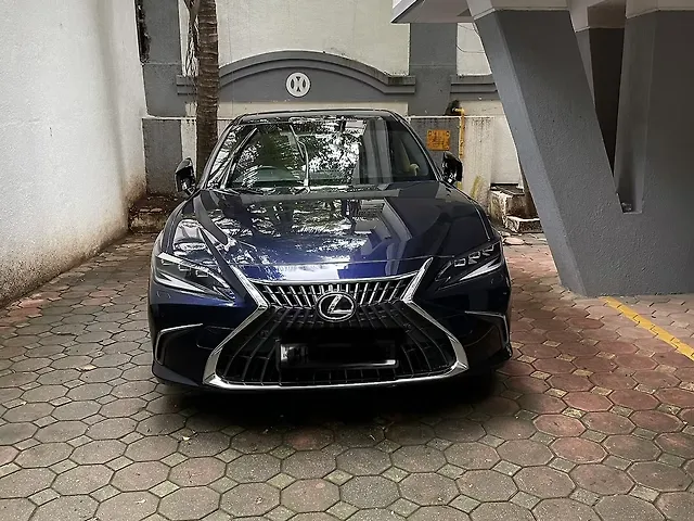 Second Hand Lexus Old Generation ES 2018 300h Luxury in Pune