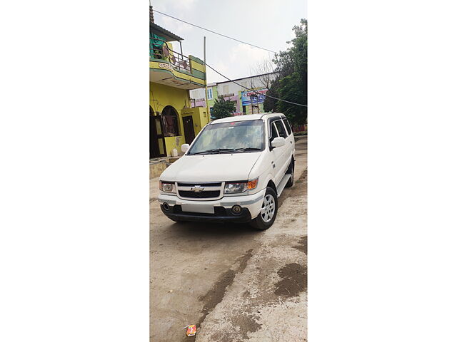 Second Hand Chevrolet Tavera LS - B3 10-Seater - BS III in Mandasur