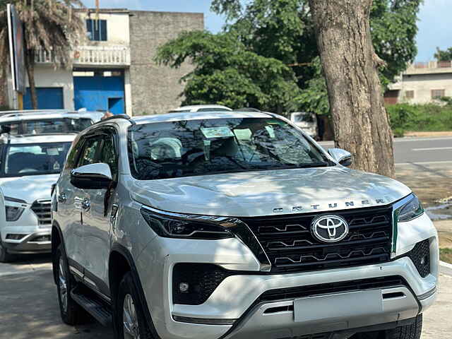 Second Hand Toyota Fortuner 4X4 MT 2.8 Diesel in Gajraulla