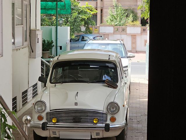 Used 2001 Hindustan Motors Ambassador Classic 1800 ISZ MPFI Used 2001 Hindustan Motors Ambassador Classic 1800 ISZ MPFI