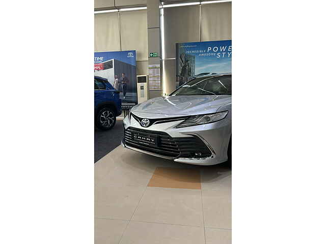 Second Hand Toyota Camry Hybrid in Delhi