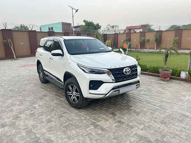 Second Hand Toyota Fortuner 4X2 MT 2.8 Diesel in Bulandshahar