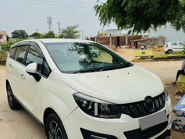 Used 2018 Mahindra Marazzo [2018-2020] M8 7 STR for sale in Deesa