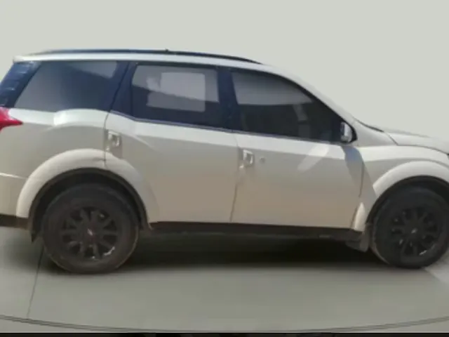 Used Mahindra XUV500 W10 AWD AT in Ahmedabad