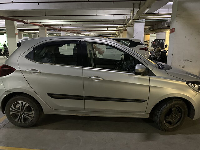 Second Hand Tata Tiago XZ in Greater Noida