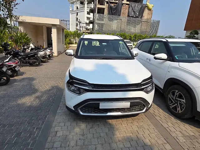 Second Hand Kia Carens Prestige (O) 1.5 Petrol 6 STR in Shirdi