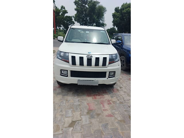 Second Hand Mahindra TUV300 T10 in Etah