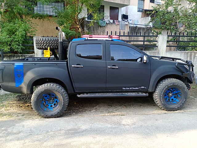 Second Hand Isuzu D-Max V-Cross [2016-2018] 4x4 in Raipur