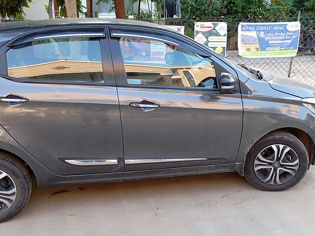 Second Hand Tata Tiago XZ Plus iCNG in Gandhinagar